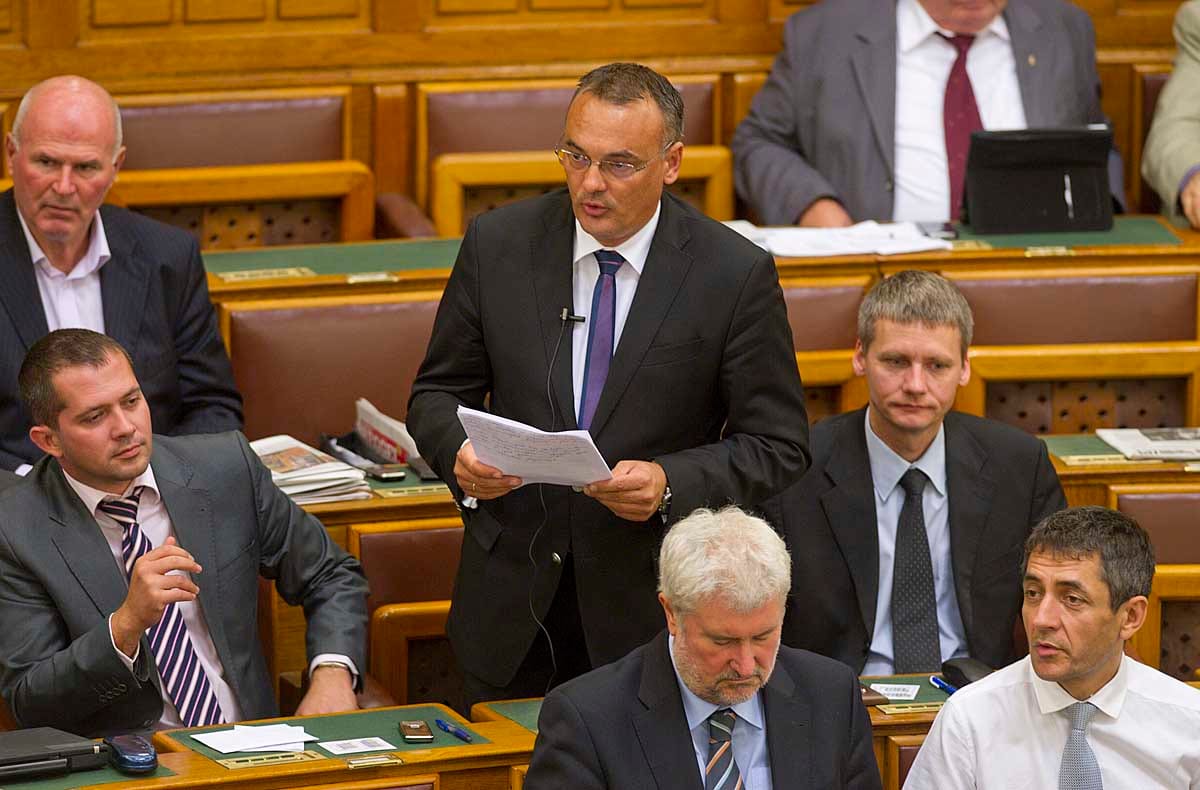 Győrnek egymilliárdja van a Quaestornál, de ki sem akarja venni