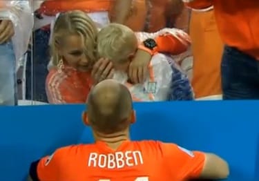 Megható videó: Robben kisfia vígasztalhatatlanul sírt a vereség után