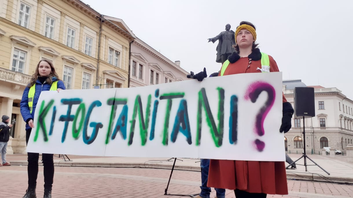 Háromnapi bérét vonták le néhány óra sztrájkért egy budapesti tanárnak