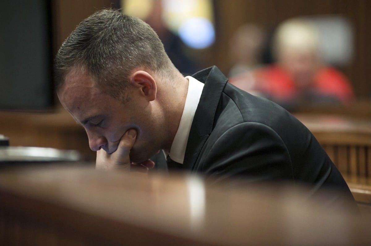 Sírva könyörgött barátnője életéért: a védelmen a sor a Pistorius-ügyben