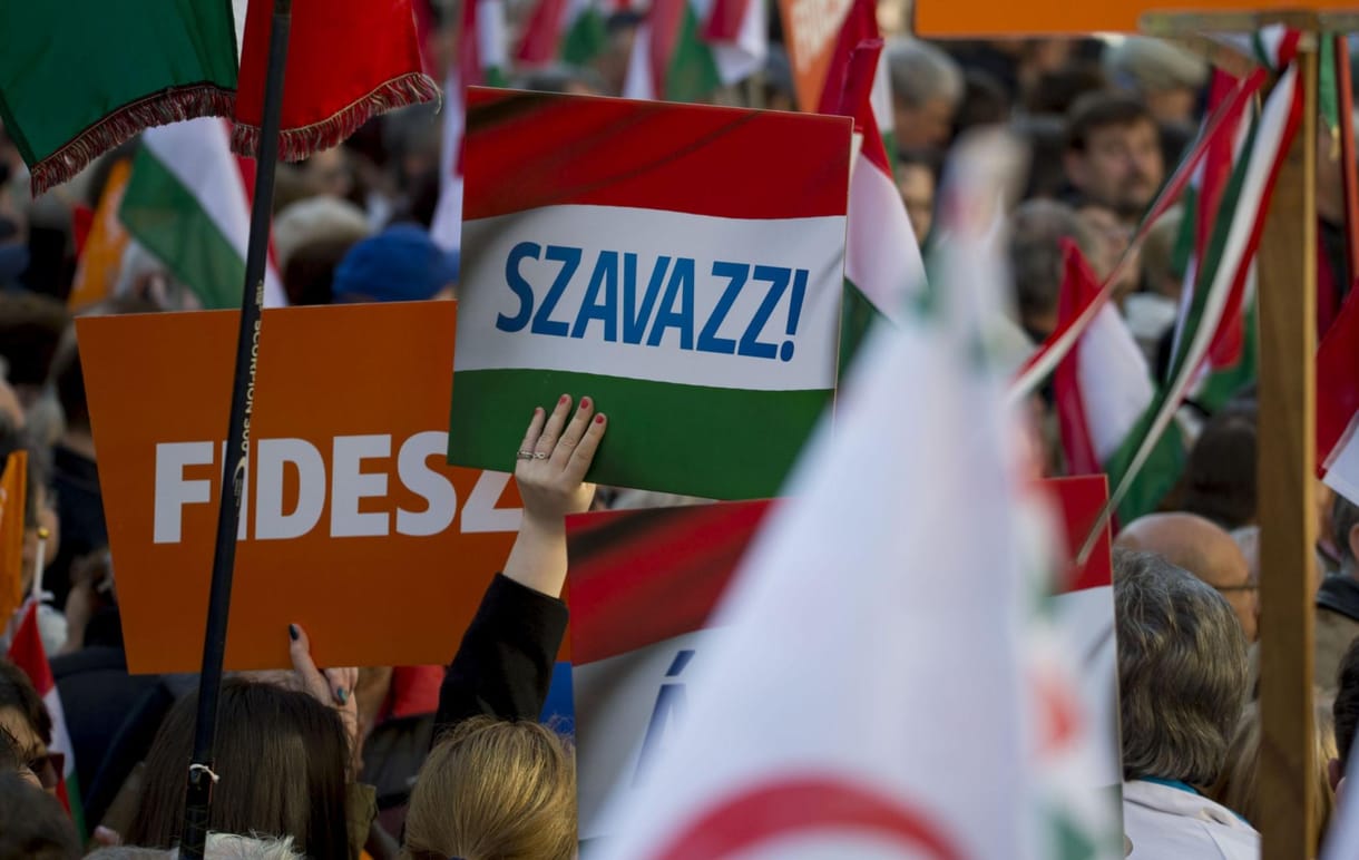 Minél szegényebb valaki, annál valószínűbb, hogy fideszes