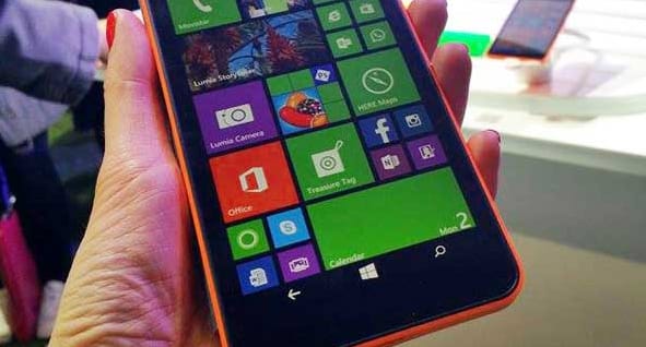 Februárban jöhet az új windowsos szupertelefon