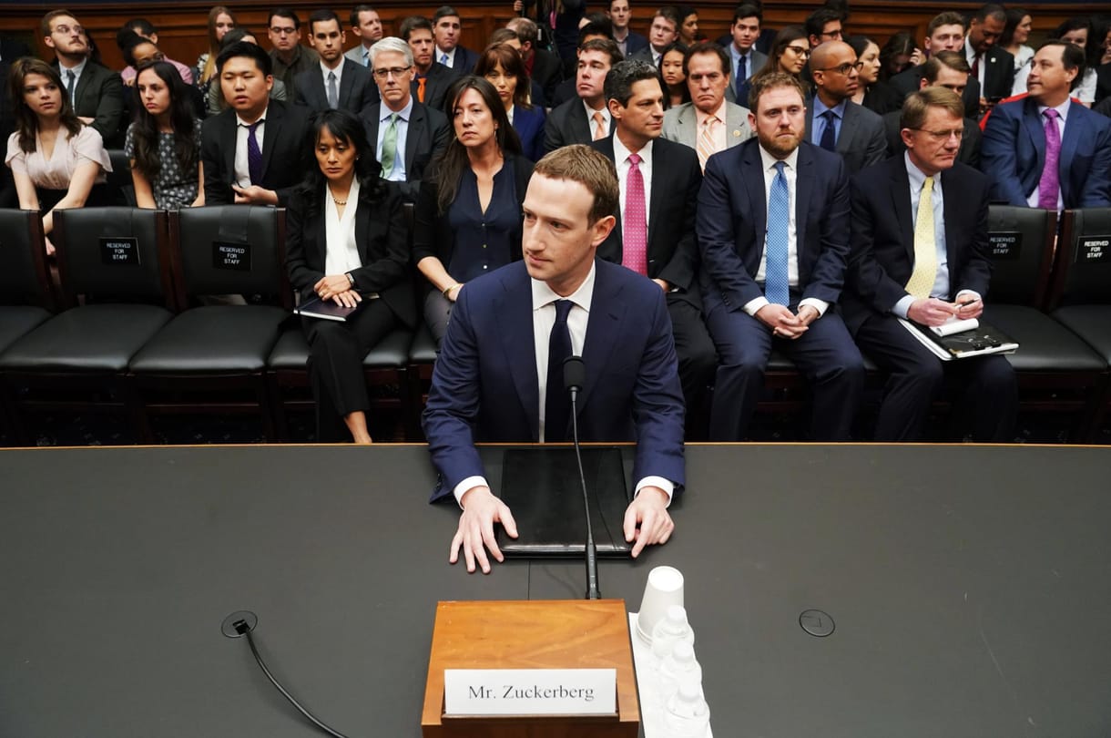 Megizzasztja Mark Zuckerberget az Európai Parlament is