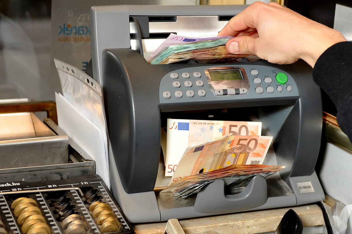 Kamu befektetésekkel 800 milliót csalt ki ismerőseitől egy budapesti nő