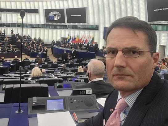 Gyöngyösi szerint a fideszesek szégyenletes módon távol maradtak Navalnij özvegyének beszédéről