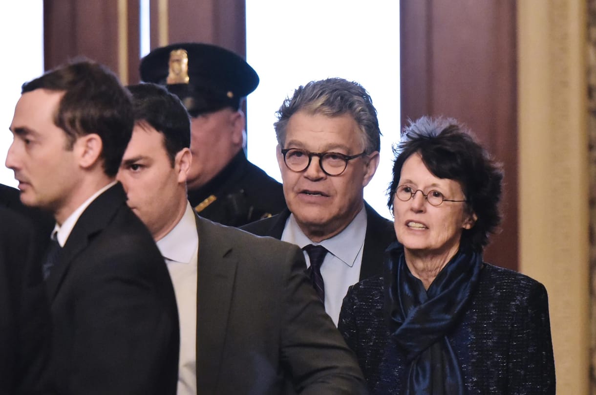 Szexuális zaklatási ügyei miatt mond le egy demokrata szenátor