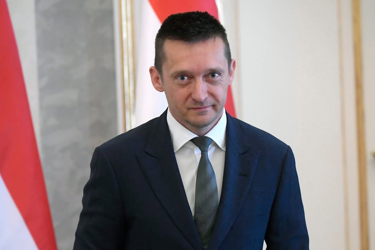 Rogán feleségének falujában vett kastélyt egy vállalkozó, aki bevásárolt a belvárosi ingatlankiárusításkor
