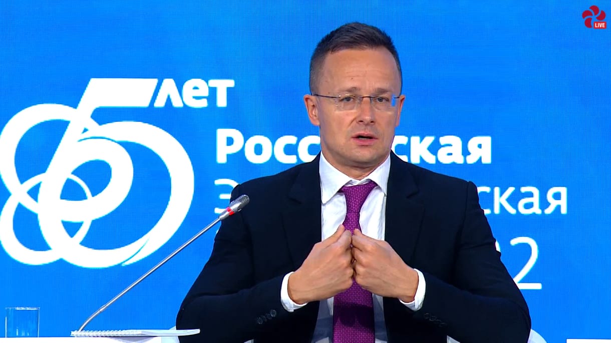 A kormány lassan 20 órája hallgat az orosz-magyar bank elleni szankciókról