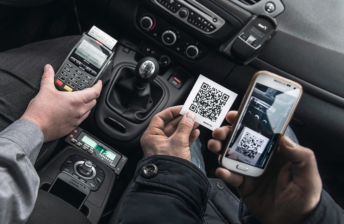 Van már taxi nálunk is, amelyben fizethetünk digipénzzel