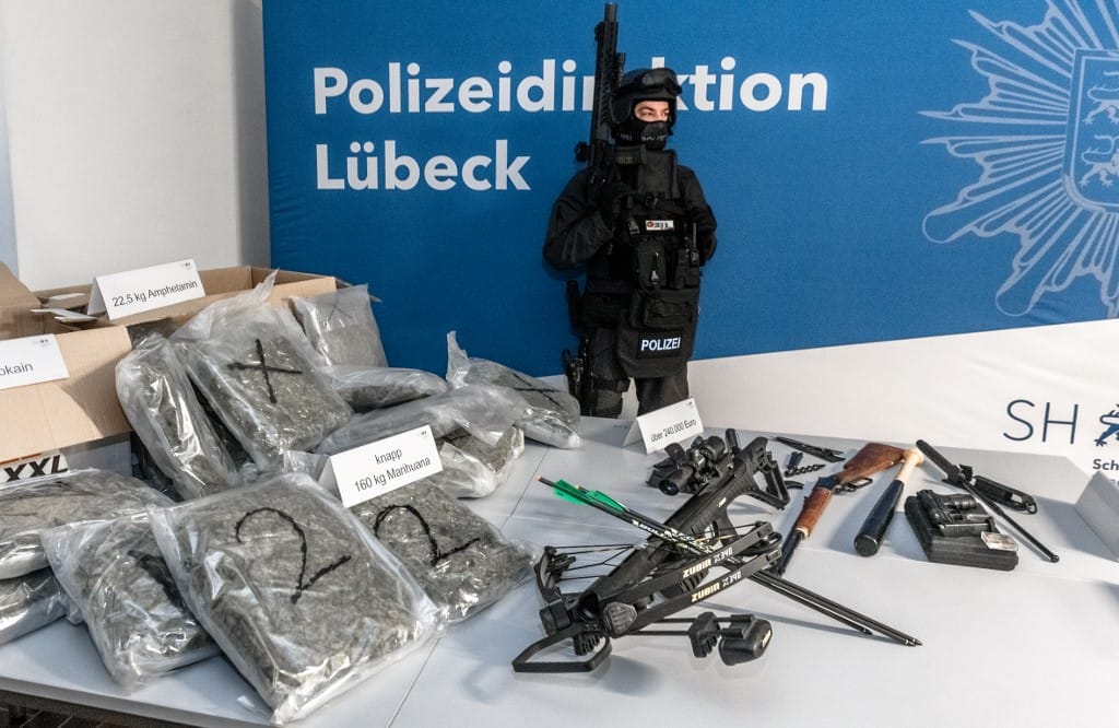 Felfegyverzett neonácikat kaptak el Németországban