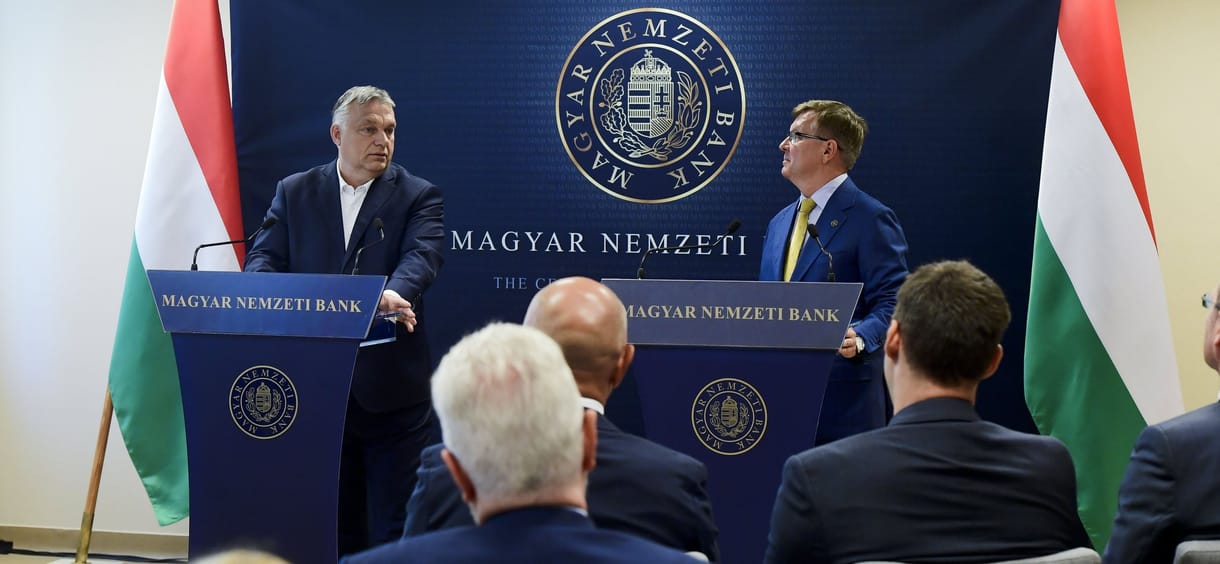 Orbán nem tudta, hogy baj van az MNB-ből kitolt százmilliárdokkal? – elég lett volna megnéznie a HVG címlapjait 2013-tól