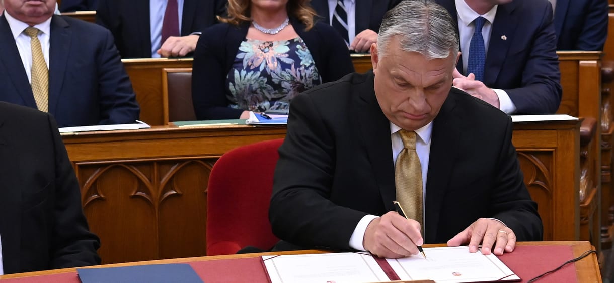 Ontja magából a kormány az olyan döntéseket, amelyeket aztán ok nélkül titkol