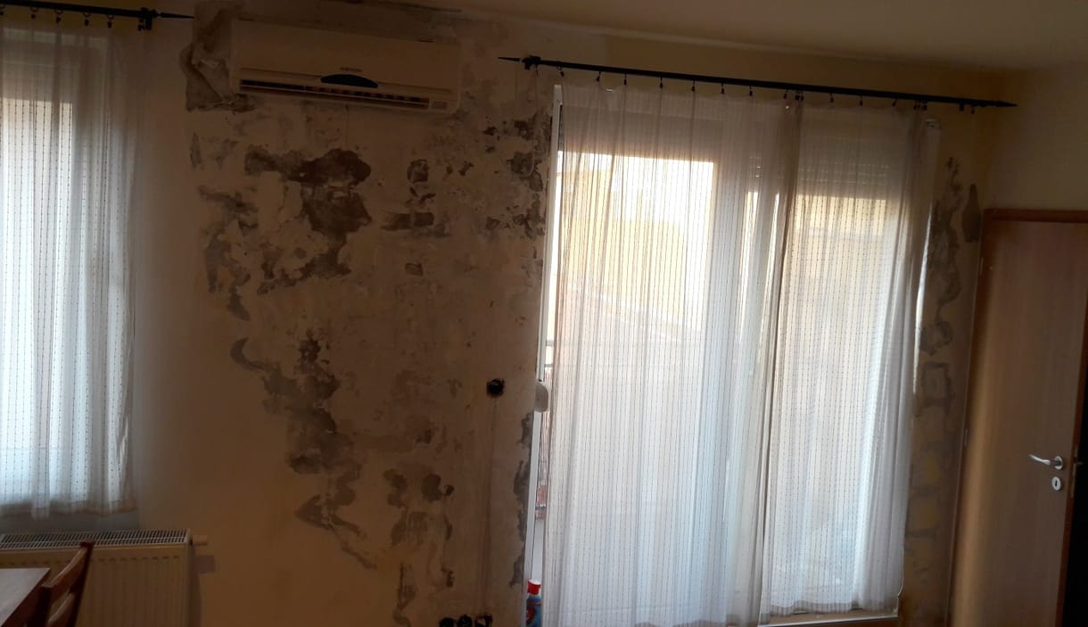 Végignézték, ahogy mállik szét az új építésű lakásuk