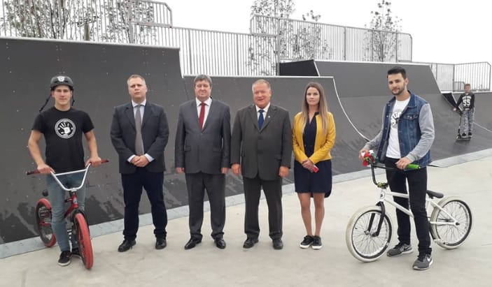 Skate-parkot avatott Tállai András Mezőkövesden