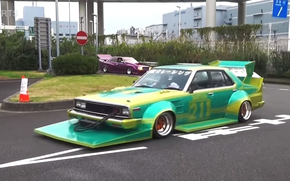 Nincs bizarrabb látvány a japán tuningautóknál – videó