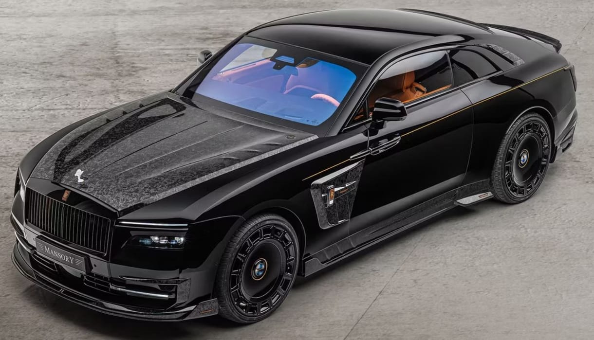 Az elektromos Rolls-Royce sem kerülhette el a sorsát, saját képére faragta a karbonkirály Mansory