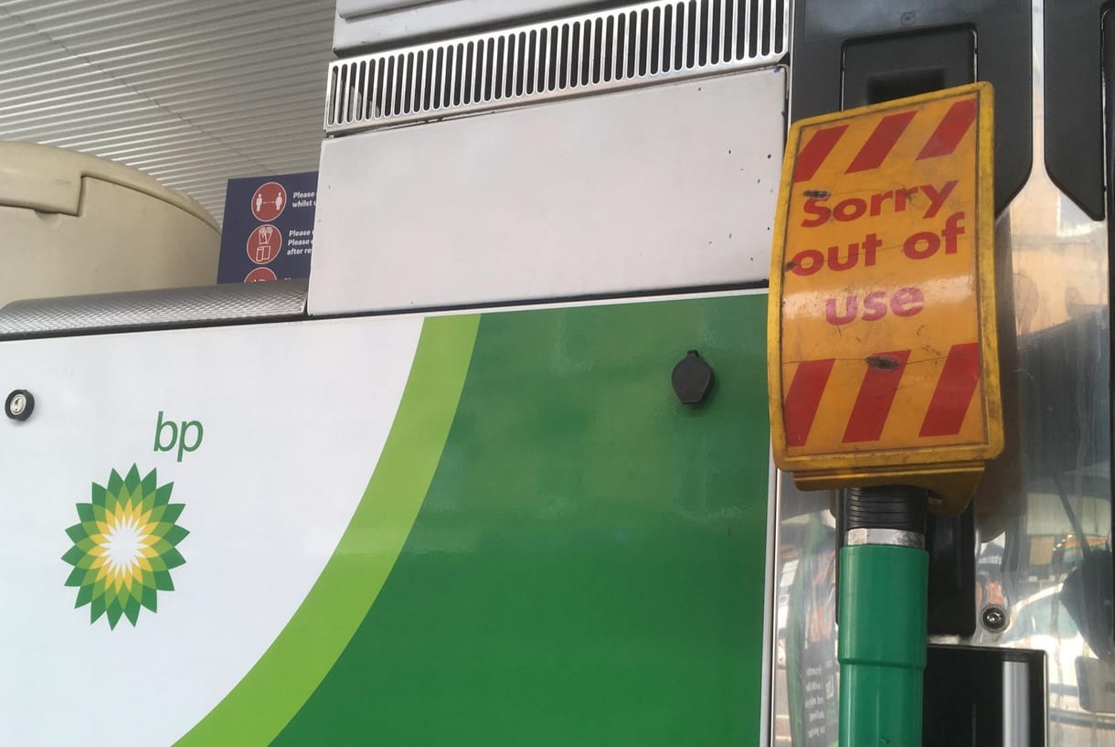 Már csak a jelre vár a brit hadsereg, hogy megkezdje az üzemanyag-szállítást