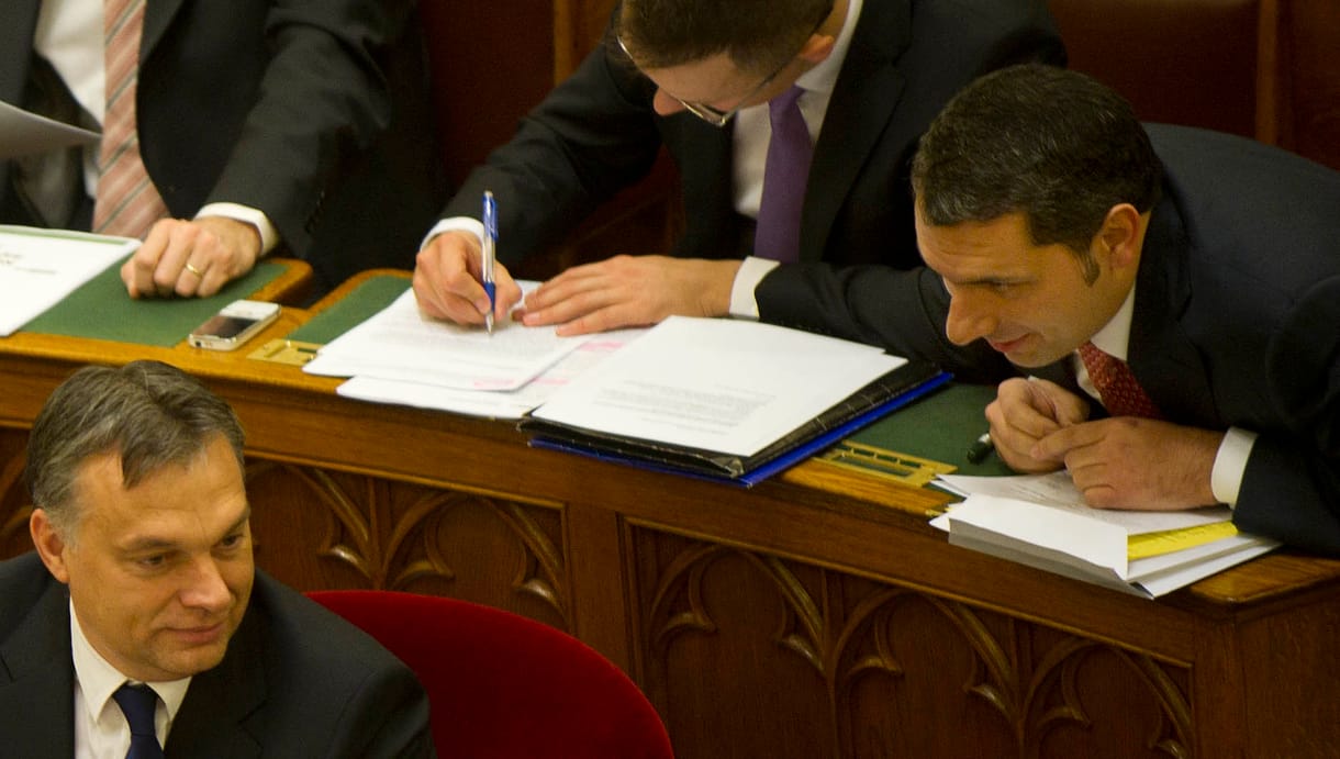 Gázt ad a kormány, két ünnep közt is ülésezik a T. Ház