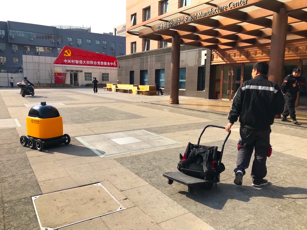 Pekingben már megoldották, hogy ne kelljen boltba járni, mert robot viszi házhoz az élelmiszert