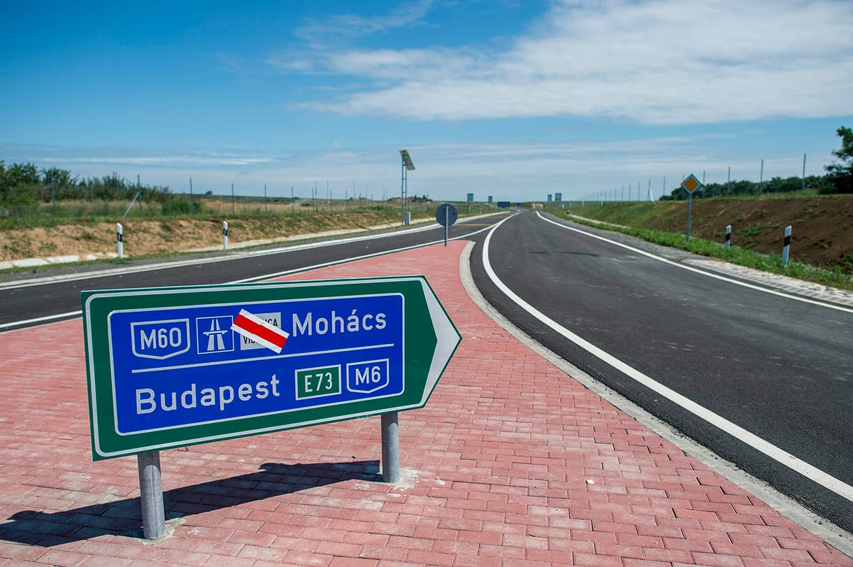 Kisteherautón szállított szemét gyulladt ki az M6-oson