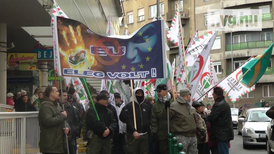 Így tüntetett a Jobbik az EU ellen - videó