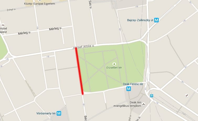 Nem lehet autóval behajtani nyár végéig az Erzsébet tér egy részére