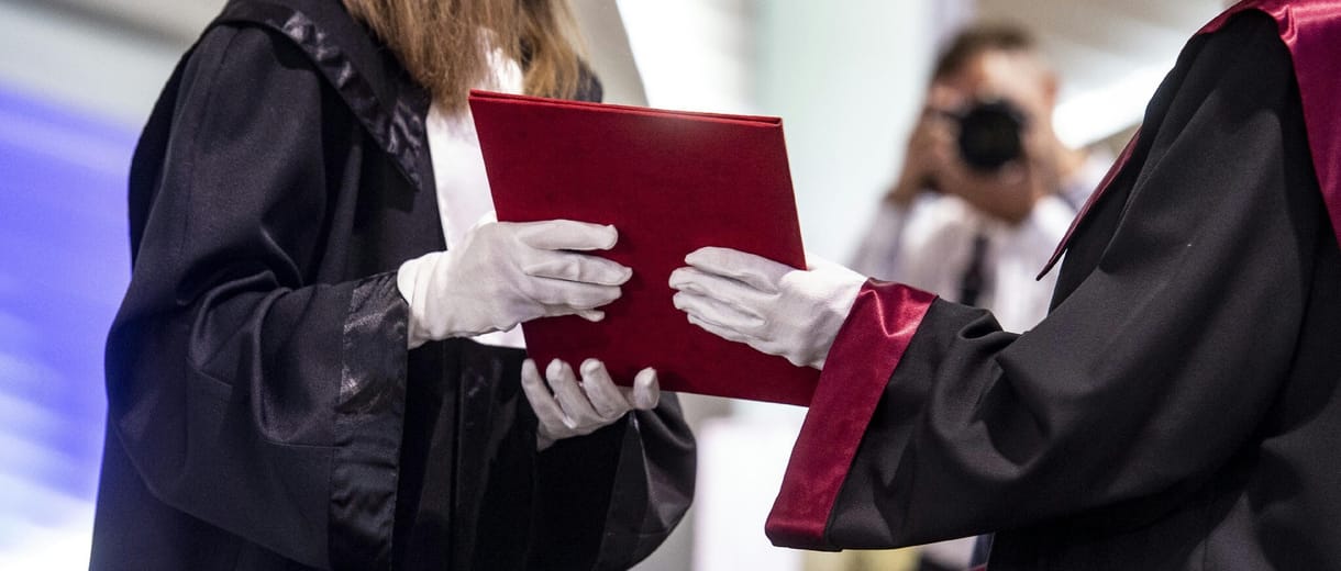 A jólét ára: mennyibe kerül egy diploma megszerzése?