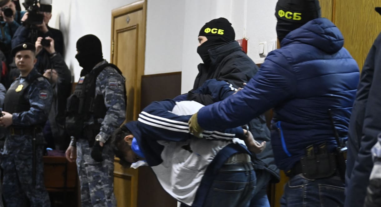 Előzetes letartóztatásba helyezték a Moszkva melletti terrortámadás négy vádlottját