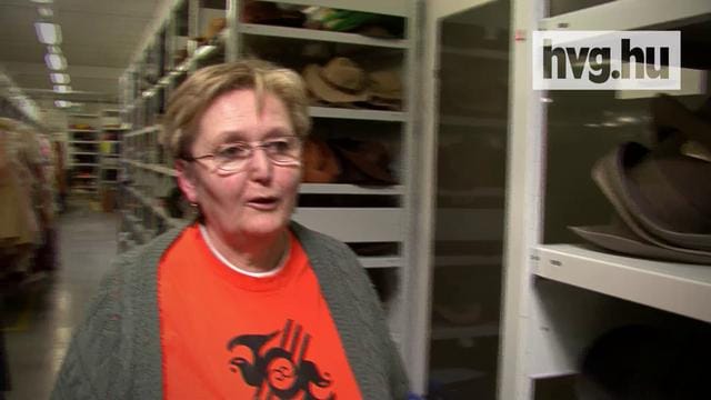 Videó: bemutatjuk az ország legnagyobb jelmeztárát, közel 80 ezer ruhával