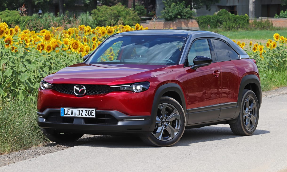 Az első elektromos Mazda: kipróbáltuk az MX-30-at