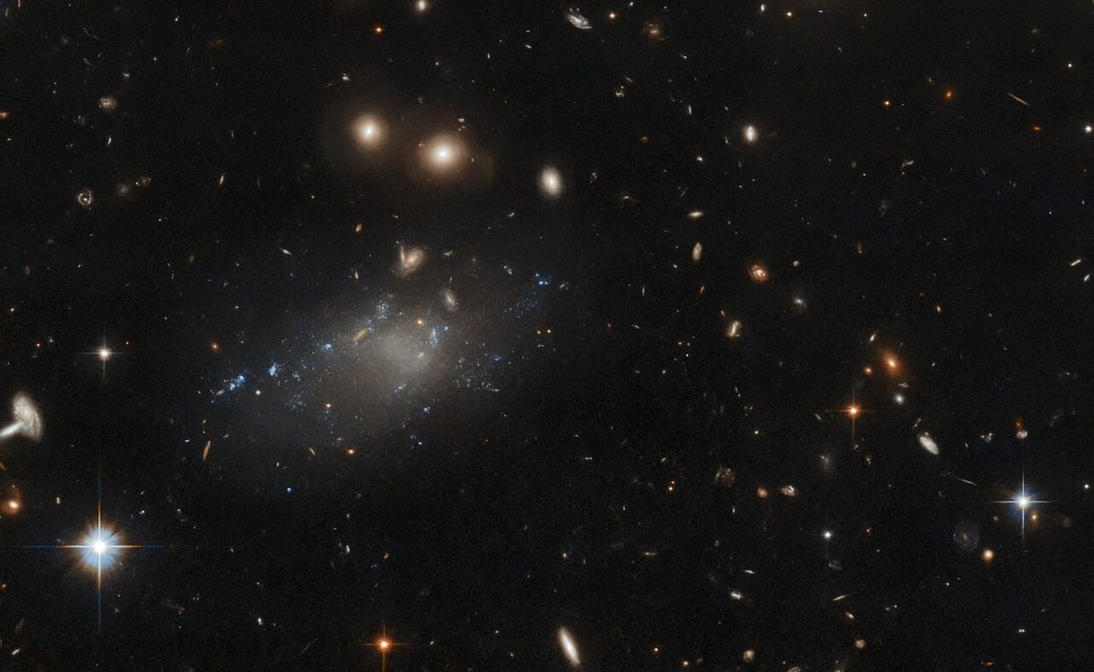 Rejtélyes galaxist fotózott a Hubble, a tudósok sem értik pontosan