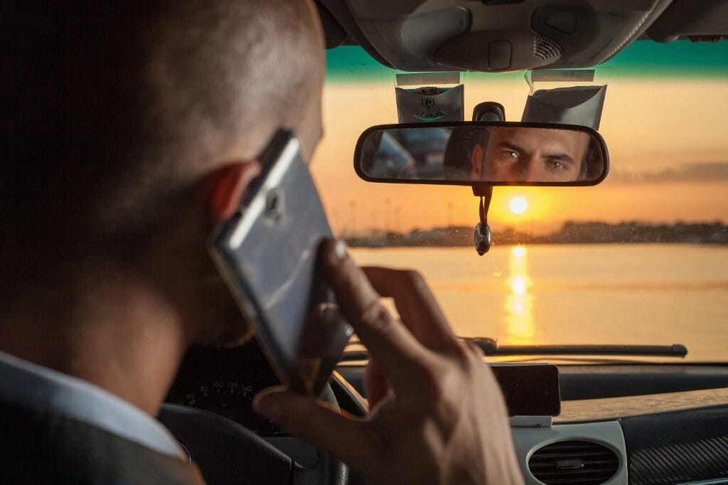 És akkor: ha egy szélsőjobbos párt kifogy a pénzből, csak tárcsáznia kell egy magyar telefonszámot