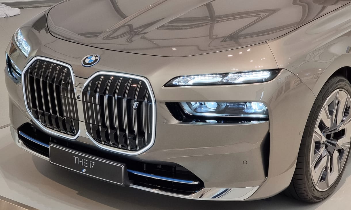 Nagyon megosztó lett az új 7-es BMW – Olvasóink szerint is