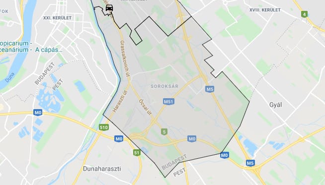 Villanyoszlopnak ütközött egy autó Budapesten, tűzoltók a helyszínen