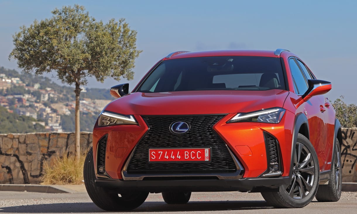 Ki a kicsit nem becsüli: kipróbáltuk a Lexus UX hibrid divatterepjárót