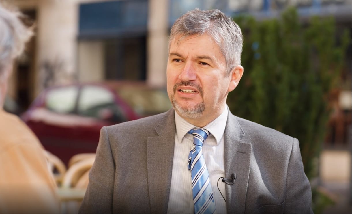 Hadházy Ákos: Az Izraelben rekedt magyarok helyett a kormánytagokat vitték a honvédségi repülők