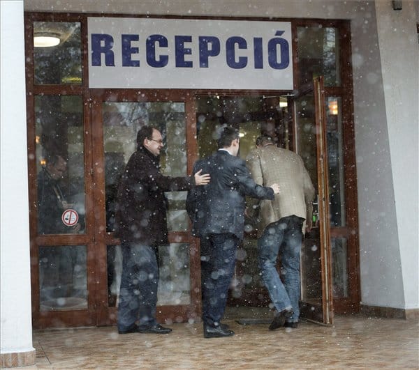 Legyőzte a havazás Orbán rezsiharcosait