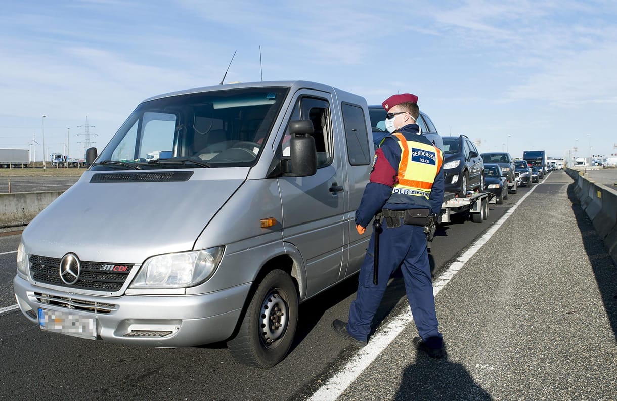 Elfogadják a román védettségi igazolást is a magyar határon