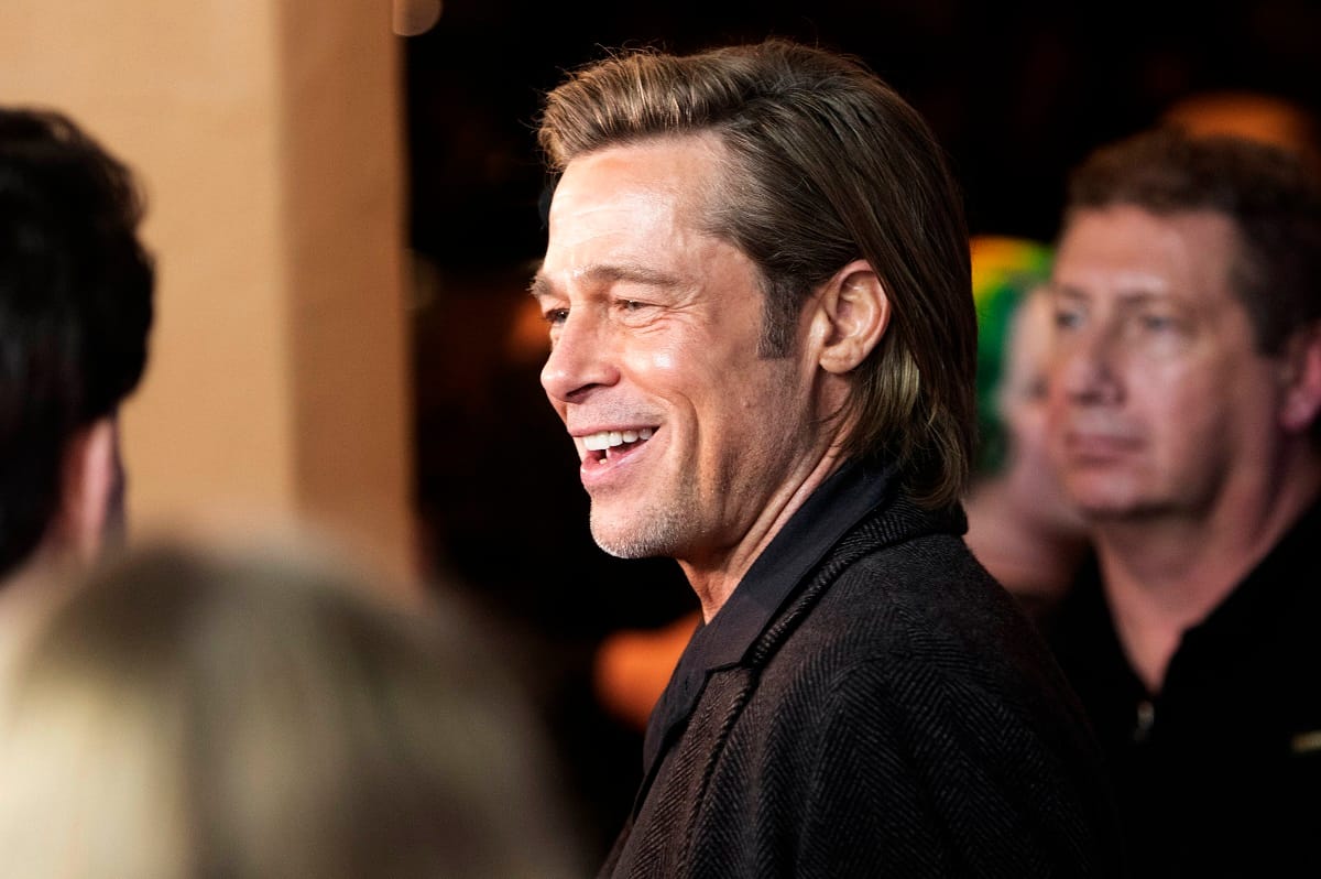 Brad Pitt nem tud leállni a szingli viccekkel
