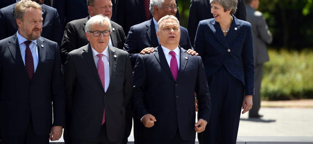 Hol az a fal? Orbán Viktor az Unió és a Néppárt tűrőképességét feszegeti