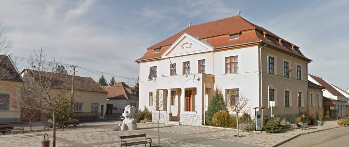 Tízmilliárd forint pályázati pénz landolt négy olyan cégnél, ahol Villány polgármestere az ügyvezető