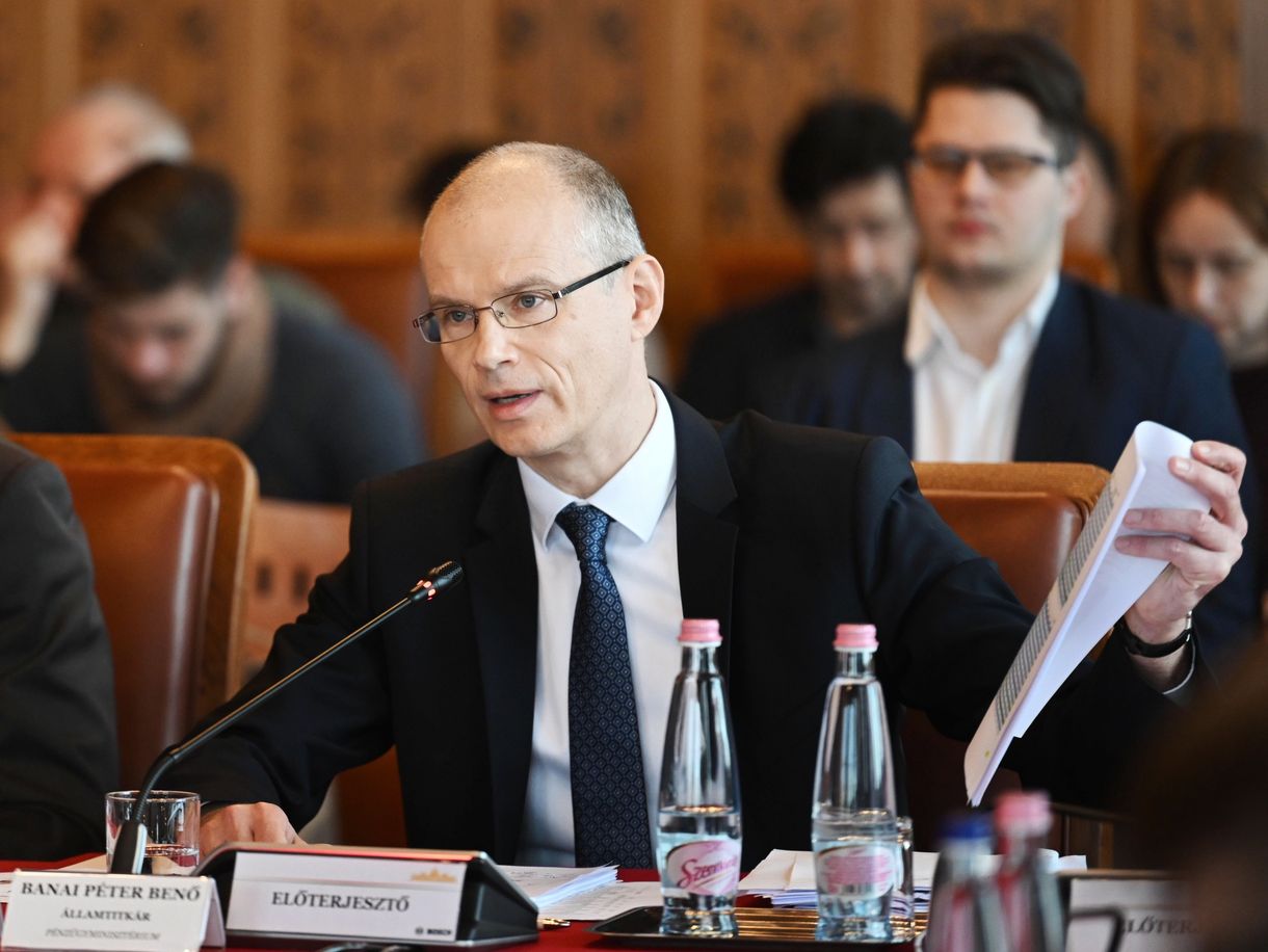 Három és fél óráig faggatta az ellenzék a kormányt a költségvetésről