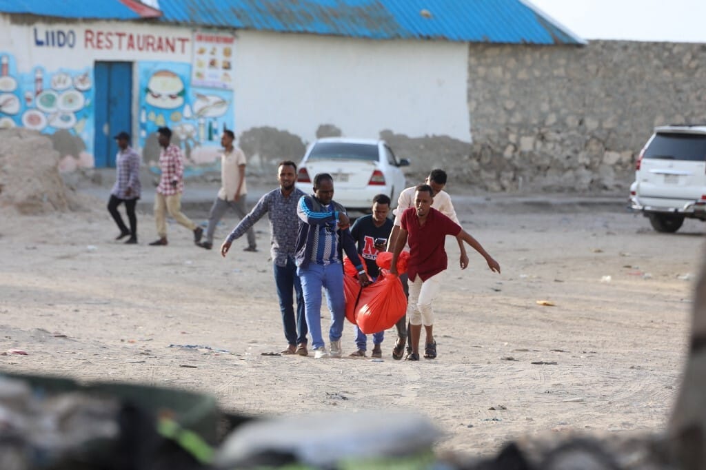 Strandnál robbantotta fel magát egy öngyilkos merénylő Szomáliában, húsz ember meghalt