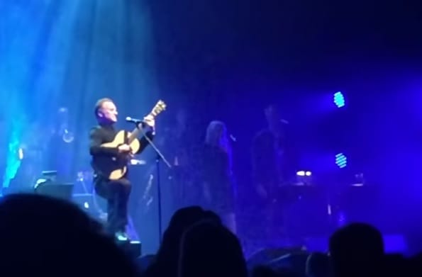 Így énekelte Sting David Bowie lehengerlő dalát
