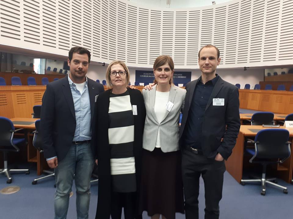 Összevert klarinétos és a haldokló apjához ki nem engedett rab ügyében is pert nyert a Helsinki Bizottság