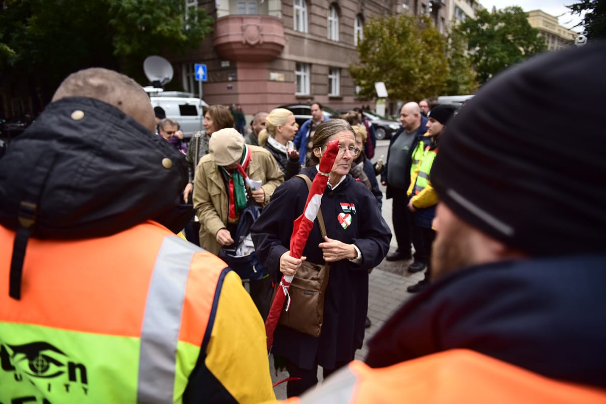 Az ombudsmani jelentés ellenére is szerződik a HM a Valtonnal