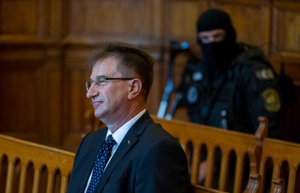 Tavasszal szóltak valamiről Völnernek, de még 15 milliót vett át Schadltől