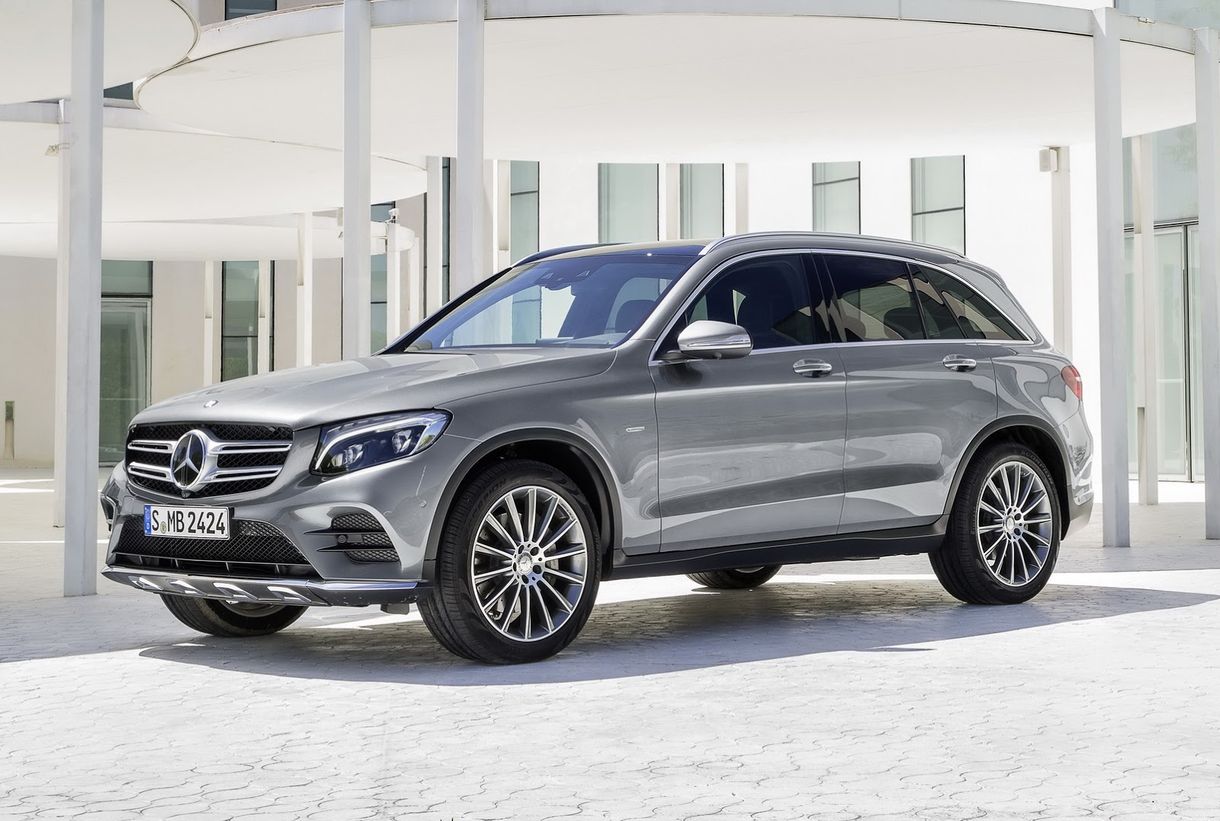Erős ellenfelet küldtek a BMW X3-ra – itt a Mercedes GLC