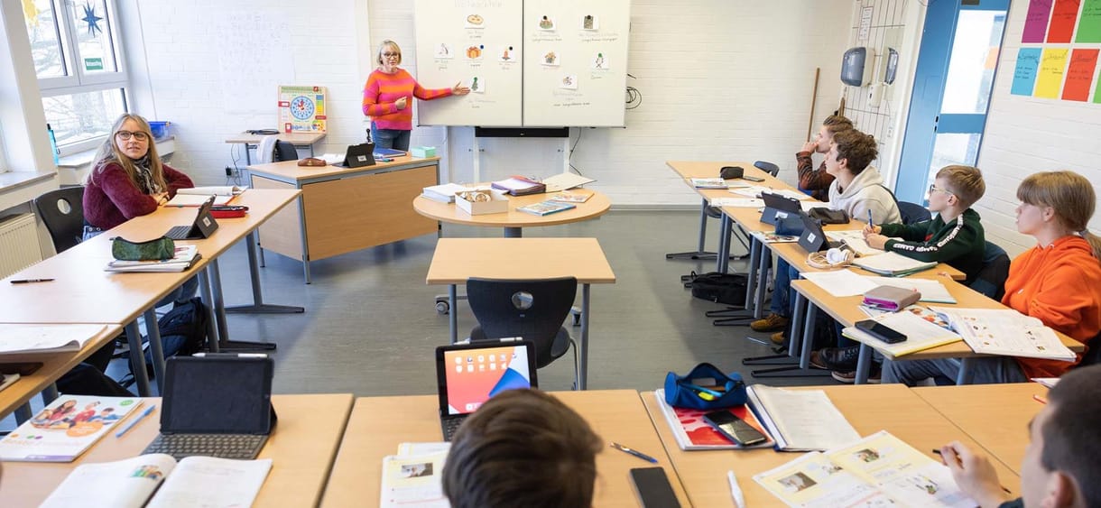 Nyártól törölnék el a tanárok közalkalmazotti státuszát