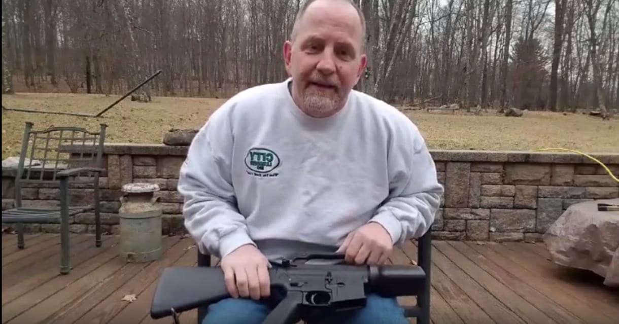 A kamera előtt végezte ki fegyverét egy lelkiismeretes amerikai – videó
